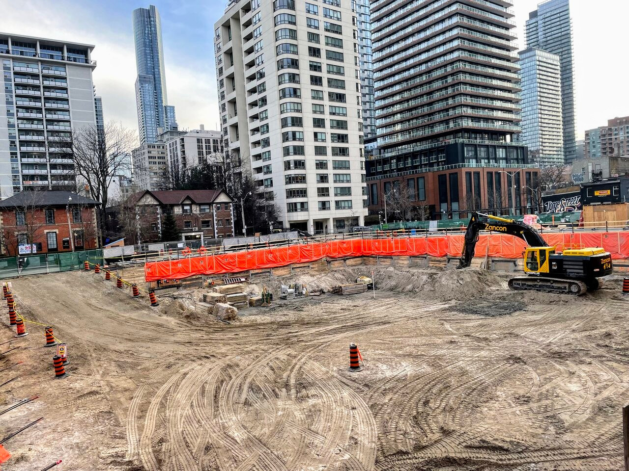 Plaza Yonge @ Wellesley Station — high-rise concrete project in Church & Wellesley, Downtown Toronto, ON, photo 2