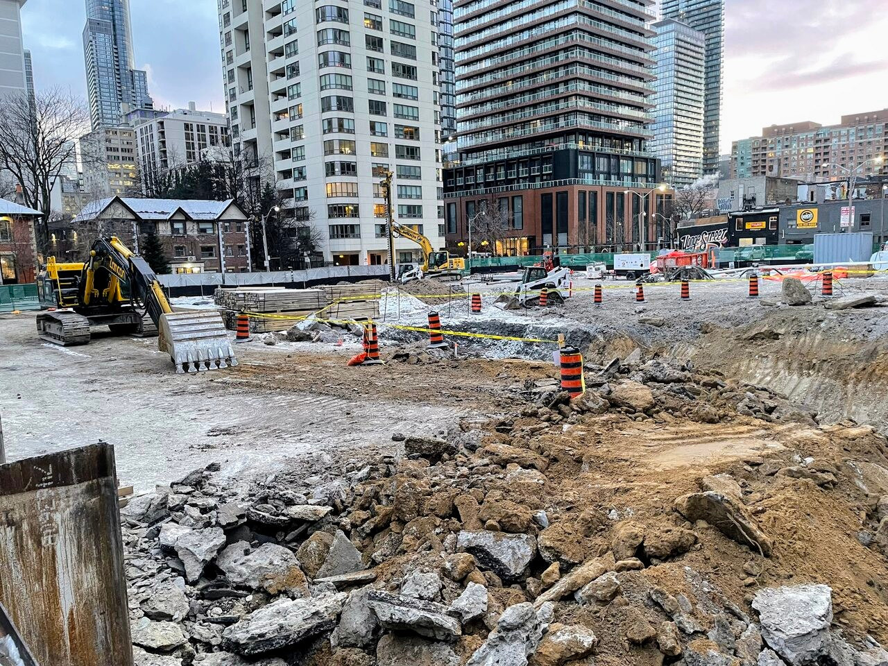 Plaza Yonge @ Wellesley Station — high-rise concrete project in Church & Wellesley, Downtown Toronto, ON, photo 4