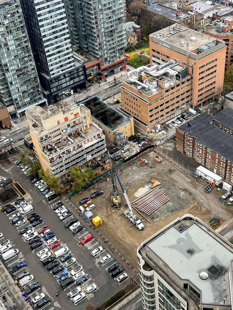 Plaza Yonge @ Wellesley Station — high-rise concrete project in Church & Wellesley, Downtown Toronto, ON, photo 5